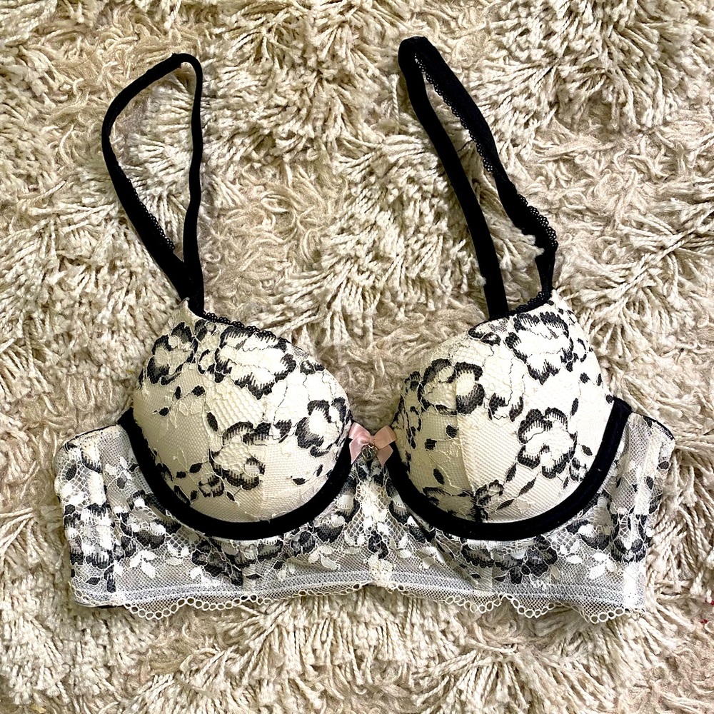 NWOT VS BBV Long Line Lace Bra